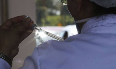 Covid-19: Profissionais da educação recebem reforço de vacina em SP